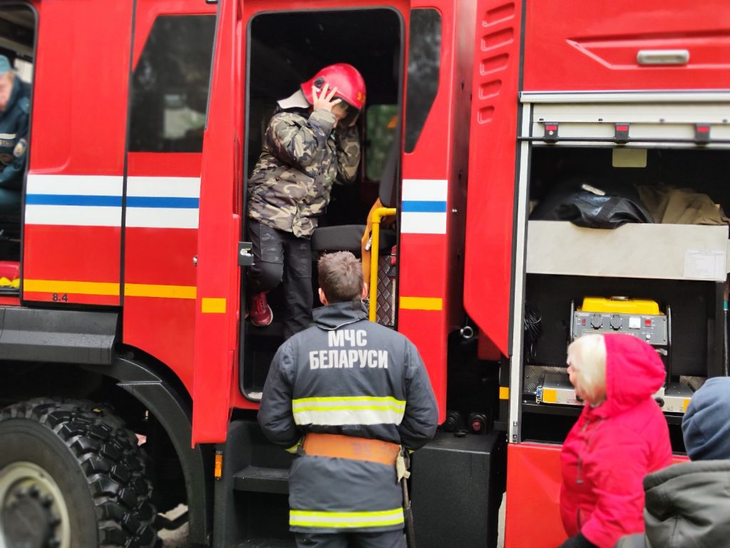 НЕОБЫЧНАЯ ТРУДОВАЯ АКЦИЯ ПРОШЛА В МОСКОВСКОМ РАЙОНЕ -